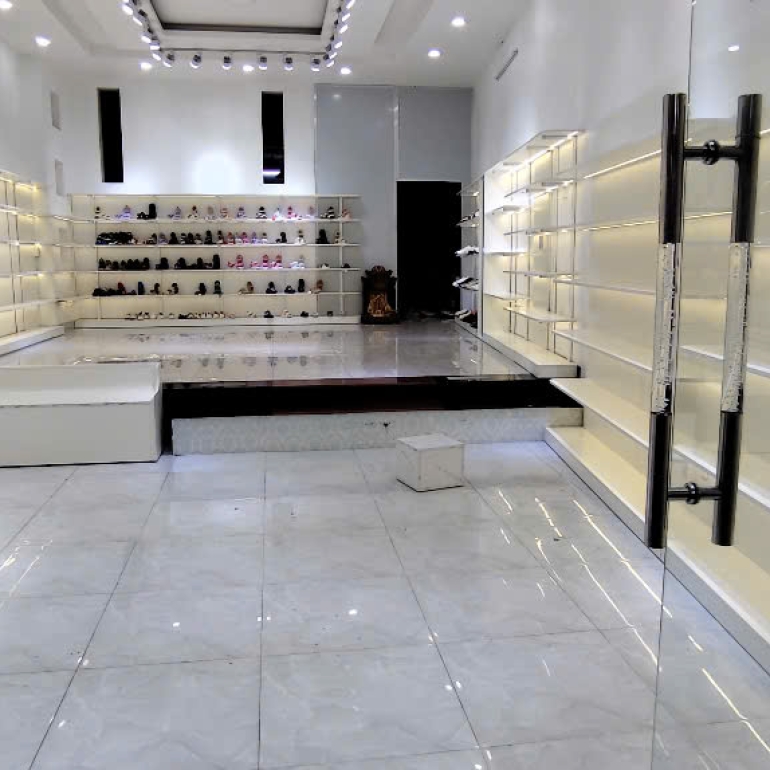 Nội Thất Shop Giày Tại Dĩ An, Bình Dương